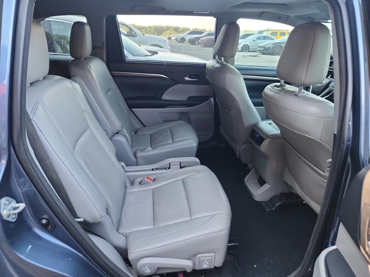 2015 Toyota Highlander Limited VIN: 5TDDKRFH3FS111497 Lot: 82026655