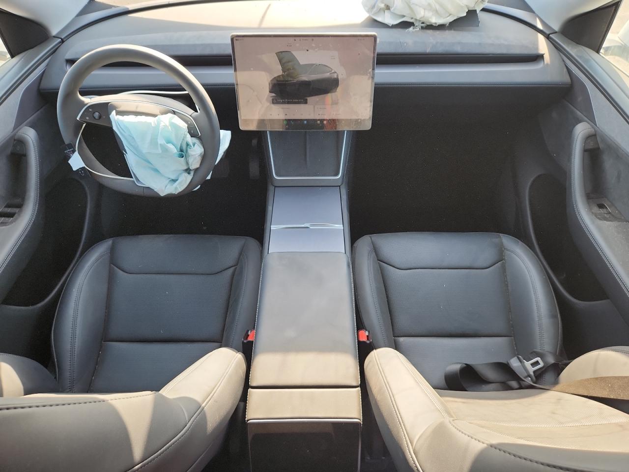 2026 Tesla Model Y VIN: 7SAYGDEE8TF327443 Lot: 70925435