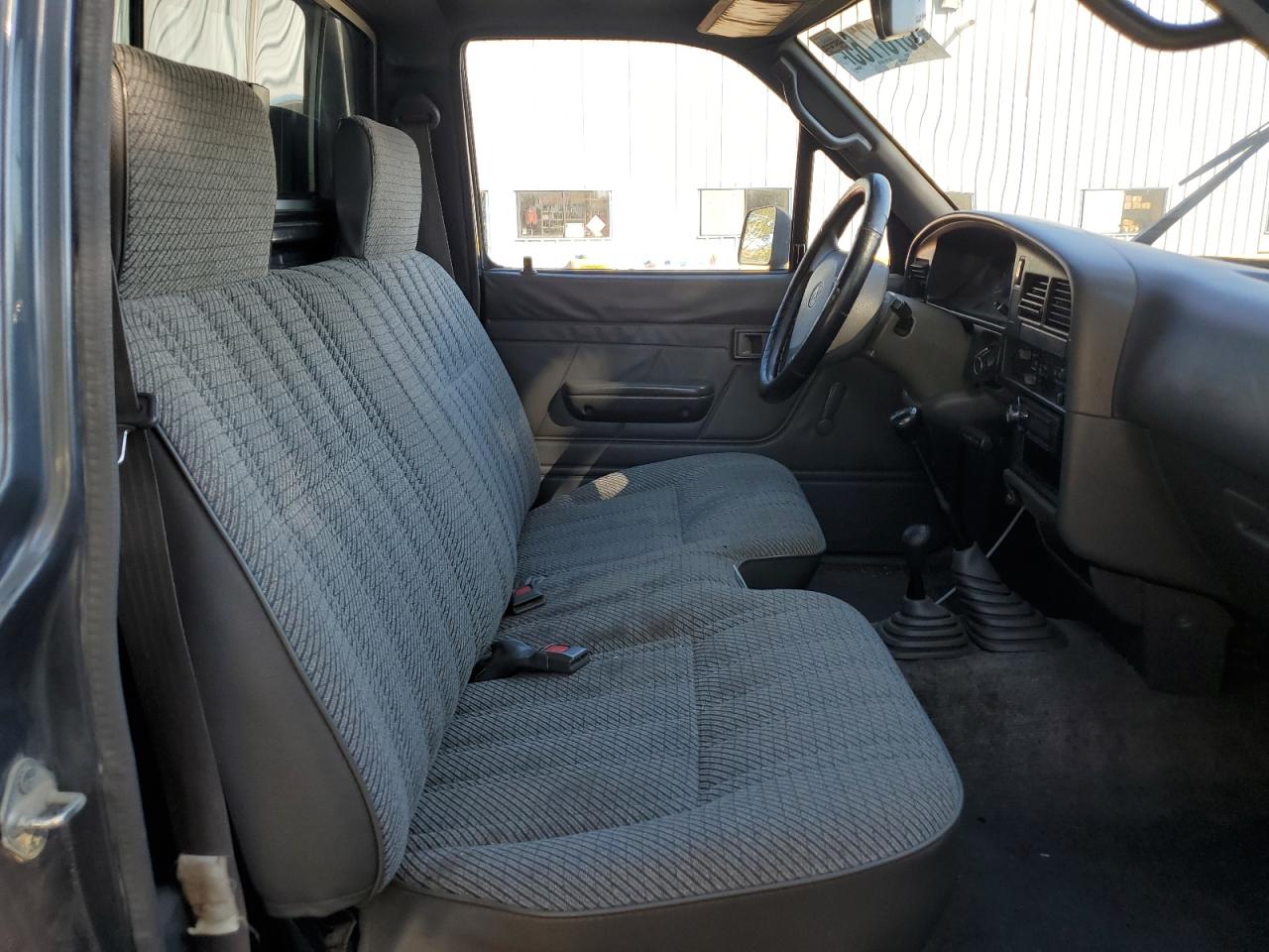 1992 Toyota Pickup 1/2 Ton Short Wheelbase Dlx VIN: JT4RN01P6N0036982 Lot: 83787765