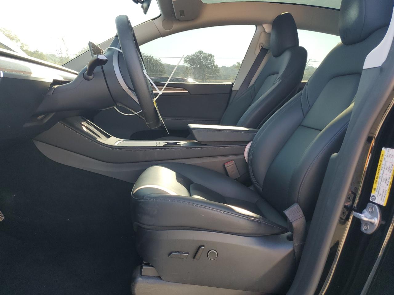 2024 Tesla Model Y VIN: 7SAYGDEE8RA242026 Lot: 81658095