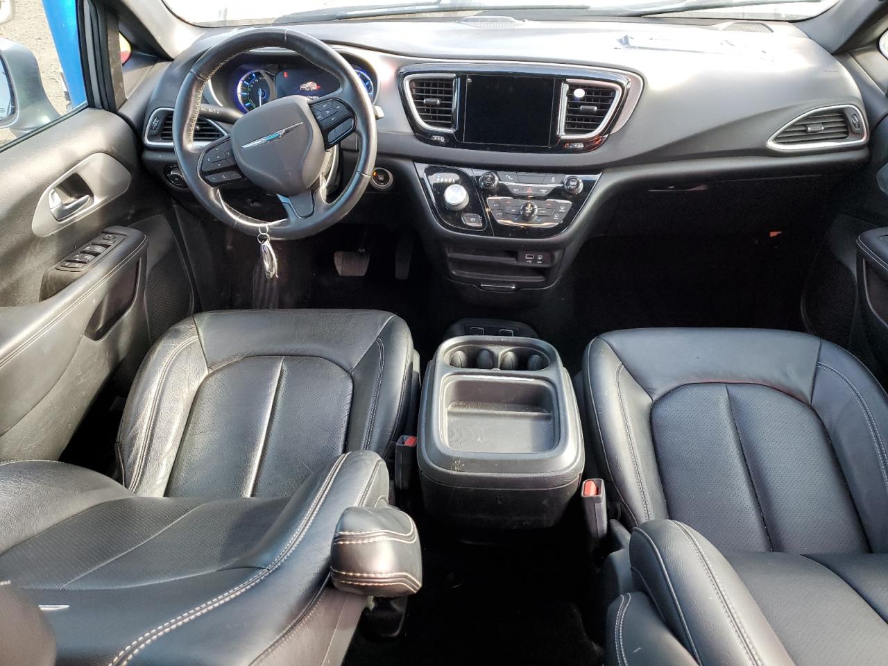 2020 Chrysler Pacifica Hybrid Touring L VIN: 2C4RC1L71LR242402 Lot: 70153835