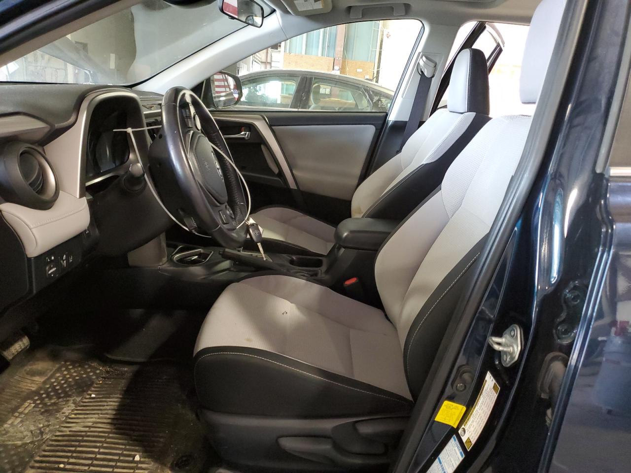 2017 Toyota Rav4 Xle VIN: JTMRFREVXHJ111000 Lot: 81293205