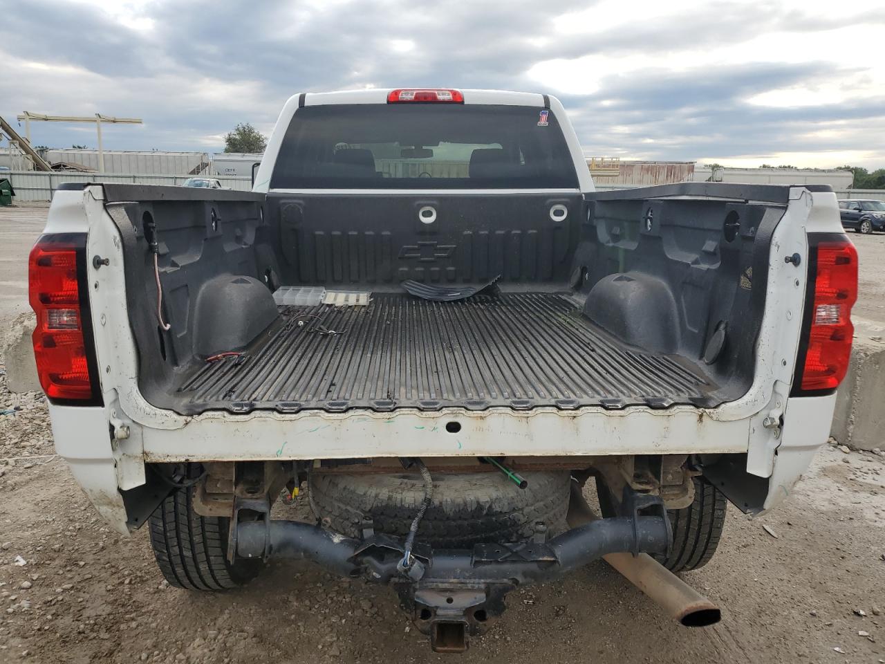 2018 Chevrolet Silverado K2500 Heavy Duty VIN: 1GC1KUEG8JF111809 Lot: 71122155