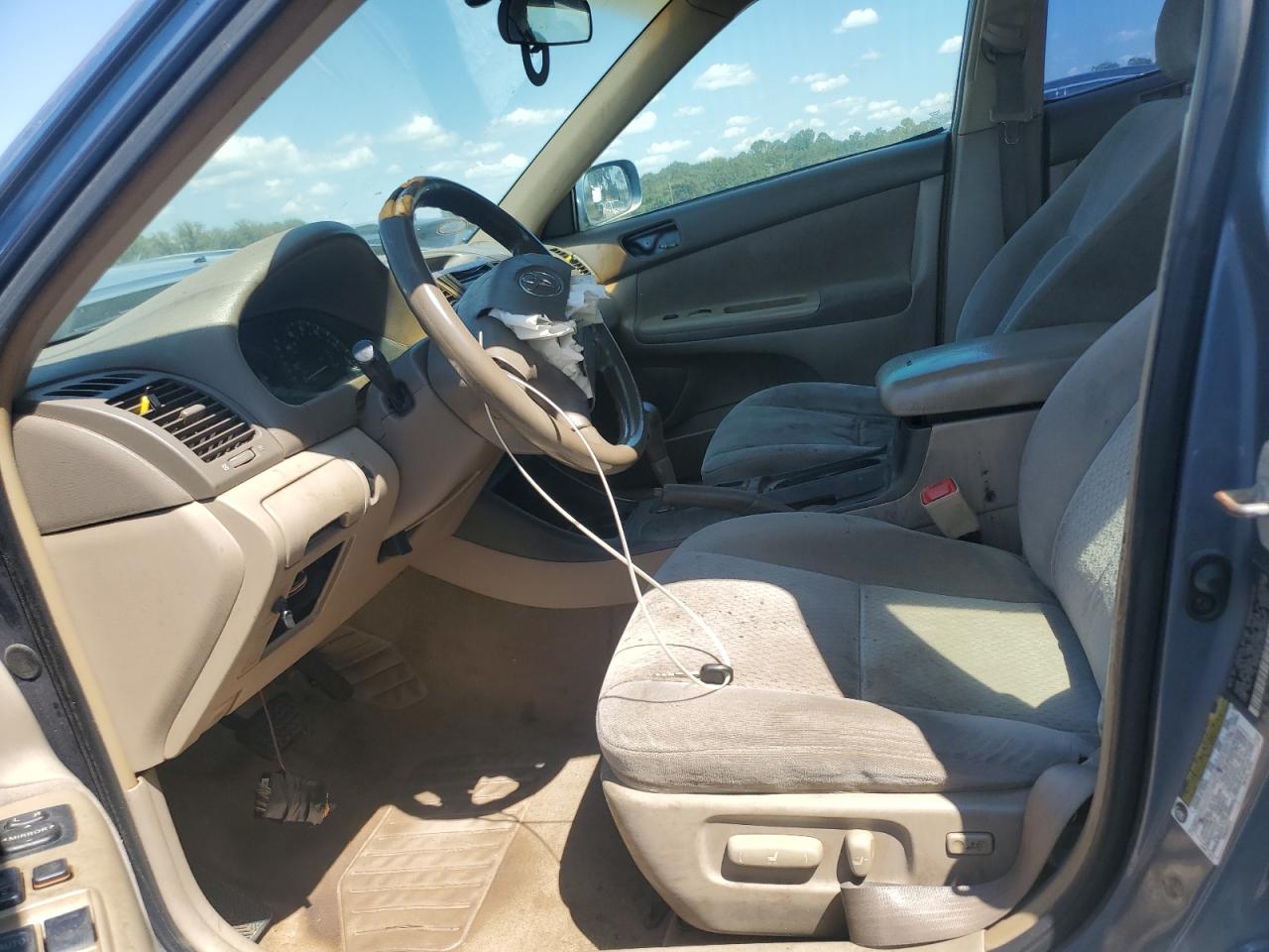 2004 Toyota Camry Le VIN: 4T1BF32KX4U570301 Lot: 71390505