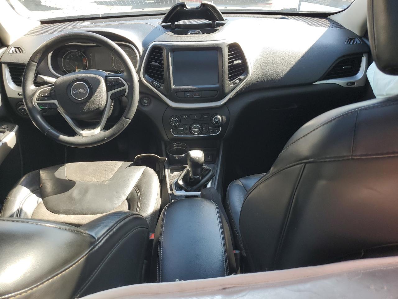 2018 Jeep Cherokee Latitude Plus VIN: 1C4PJLLB3JD605957 Lot: 84025275