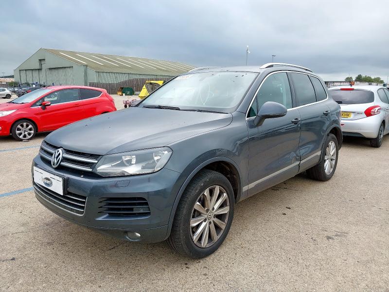 2013 VOLKSWAGEN TOUAREG V6 SE TDI BLUE TE  for sale at Copart NEWBURY
