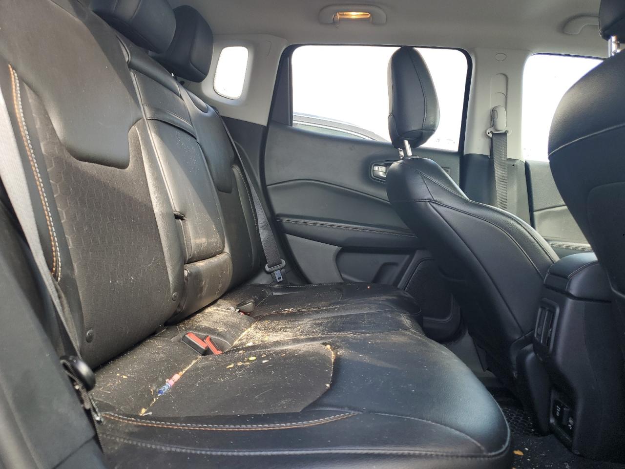 2018 Jeep Compass Latitude VIN: 3C4NJDBB0JT374735 Lot: 82146085