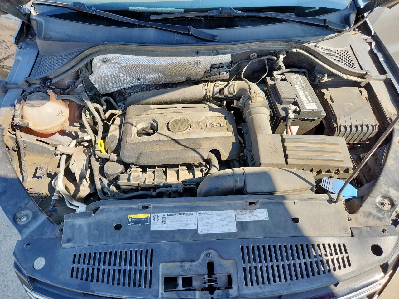 2018 Volkswagen Tiguan Limited VIN: WVGAV7AX5JK004752 Lot: 70204025