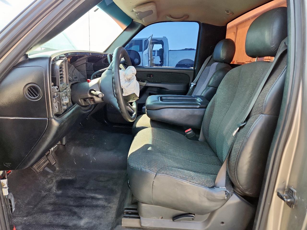 2000 Chevrolet Silverado C1500 VIN: 1GCEC14V9YZ357466 Lot: 71631525