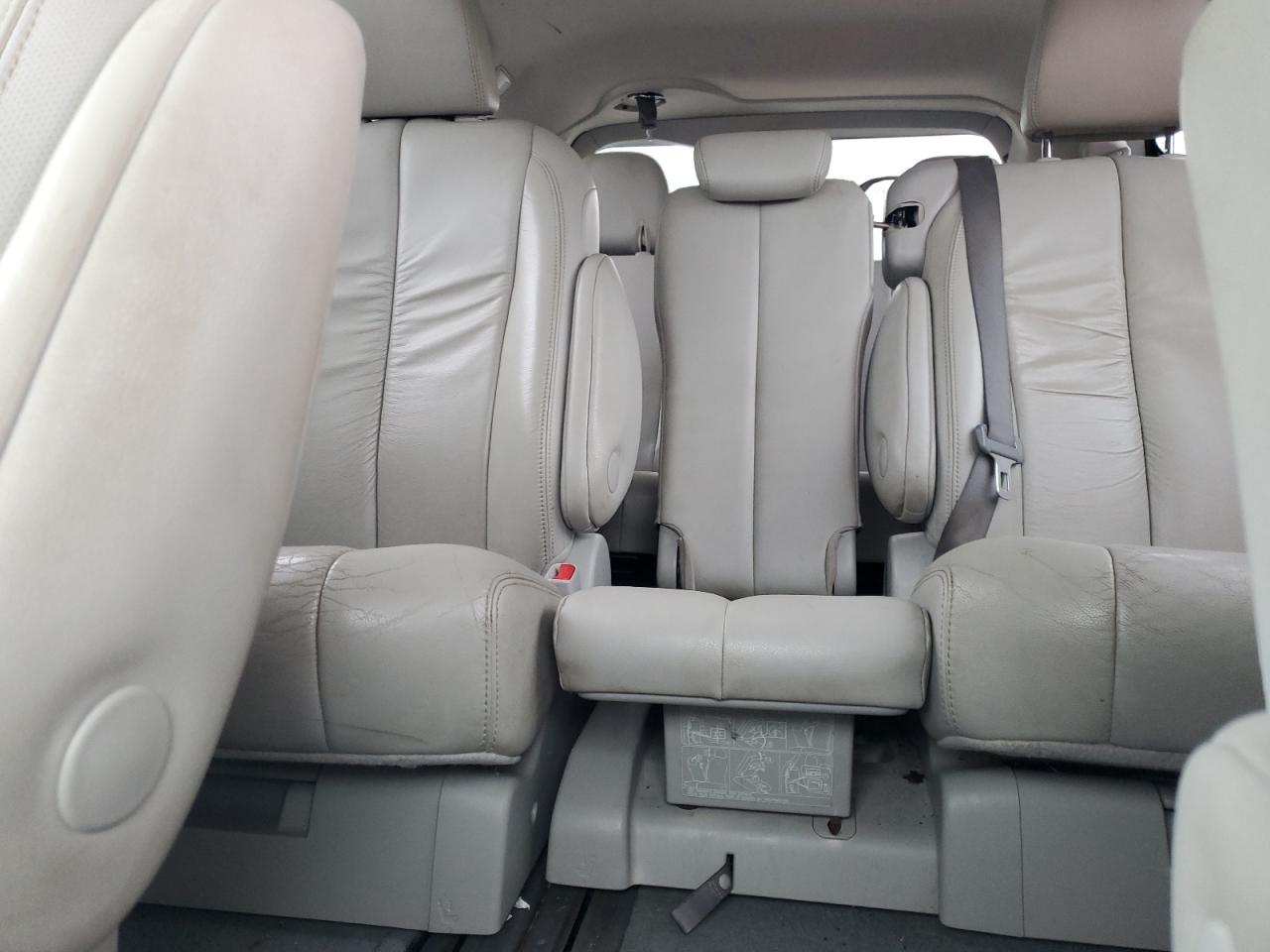 2011 Toyota Sienna Xle VIN: 5TDYK3DC3BS148985 Lot: 83823045