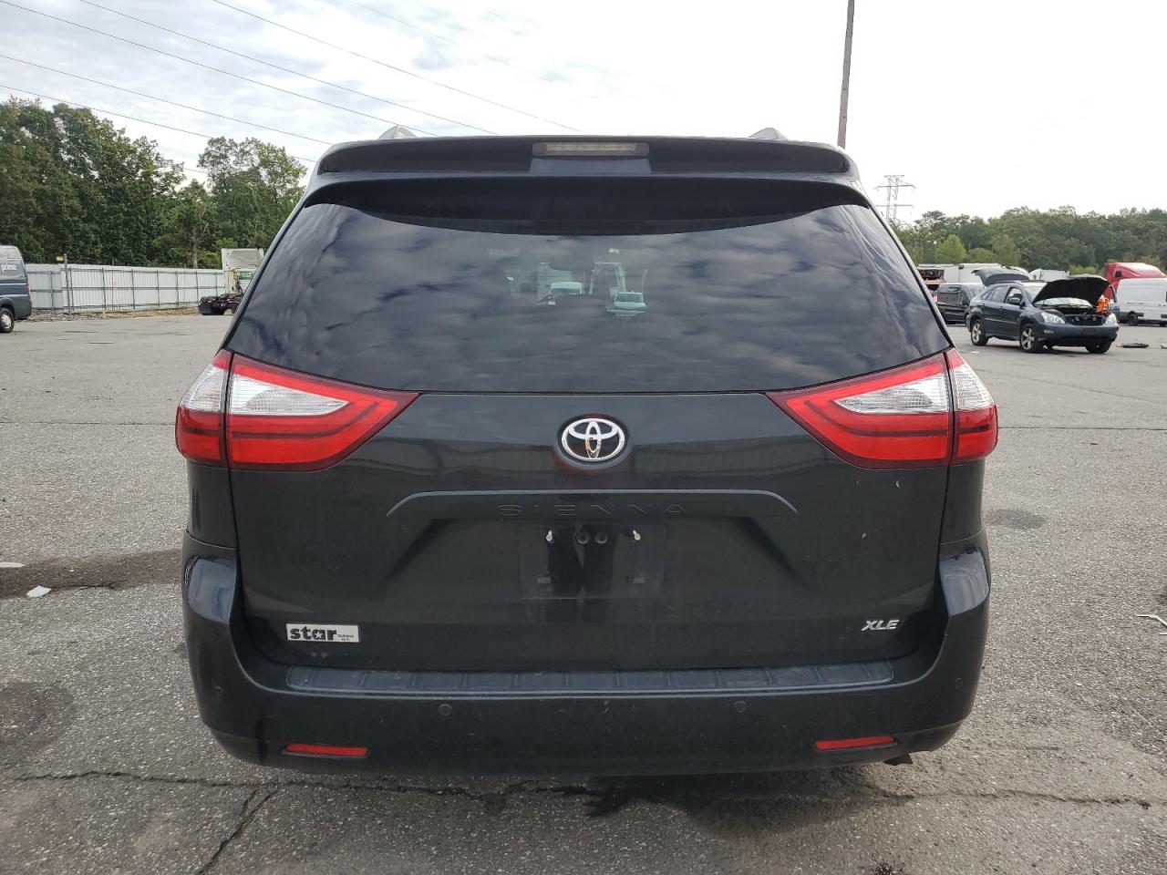 2017 Toyota Sienna Xle VIN: 5TDYZ3DC8HS830233 Lot: 84717775