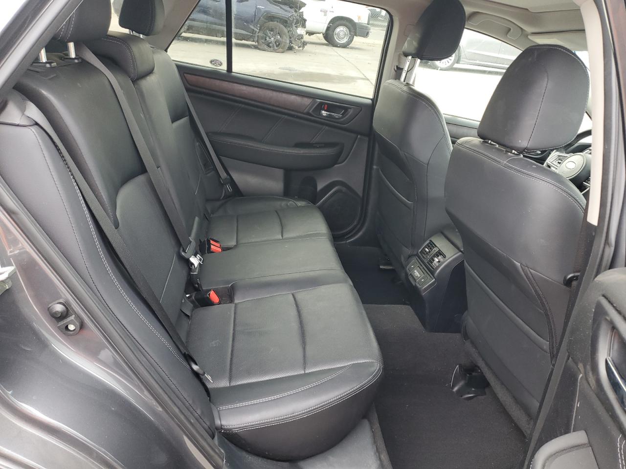 2018 Subaru Outback 3.6R Limited VIN: 4S4BSENC5J3333664 Lot: 84251985