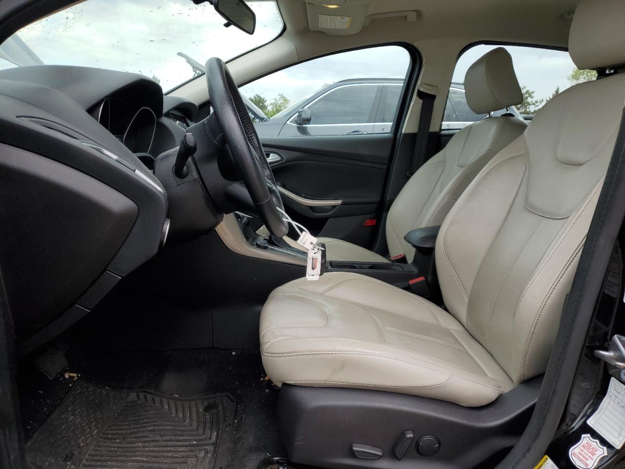 2016 Ford Focus Titanium VIN: 1FADP3N23GL302616 Lot: 81018465