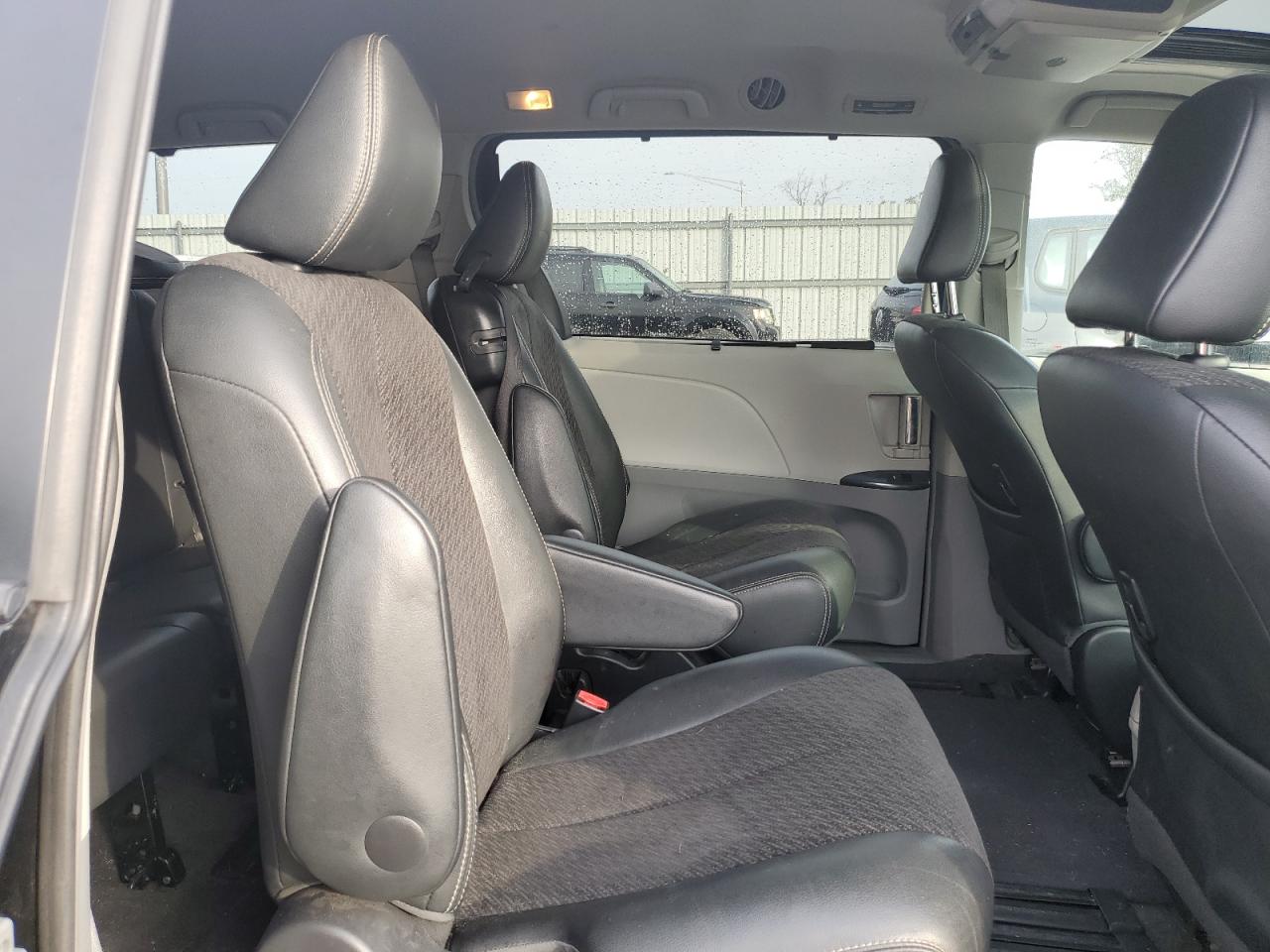 2013 Toyota Sienna Sport VIN: 5TDXK3DC9DS327563 Lot: 82045955