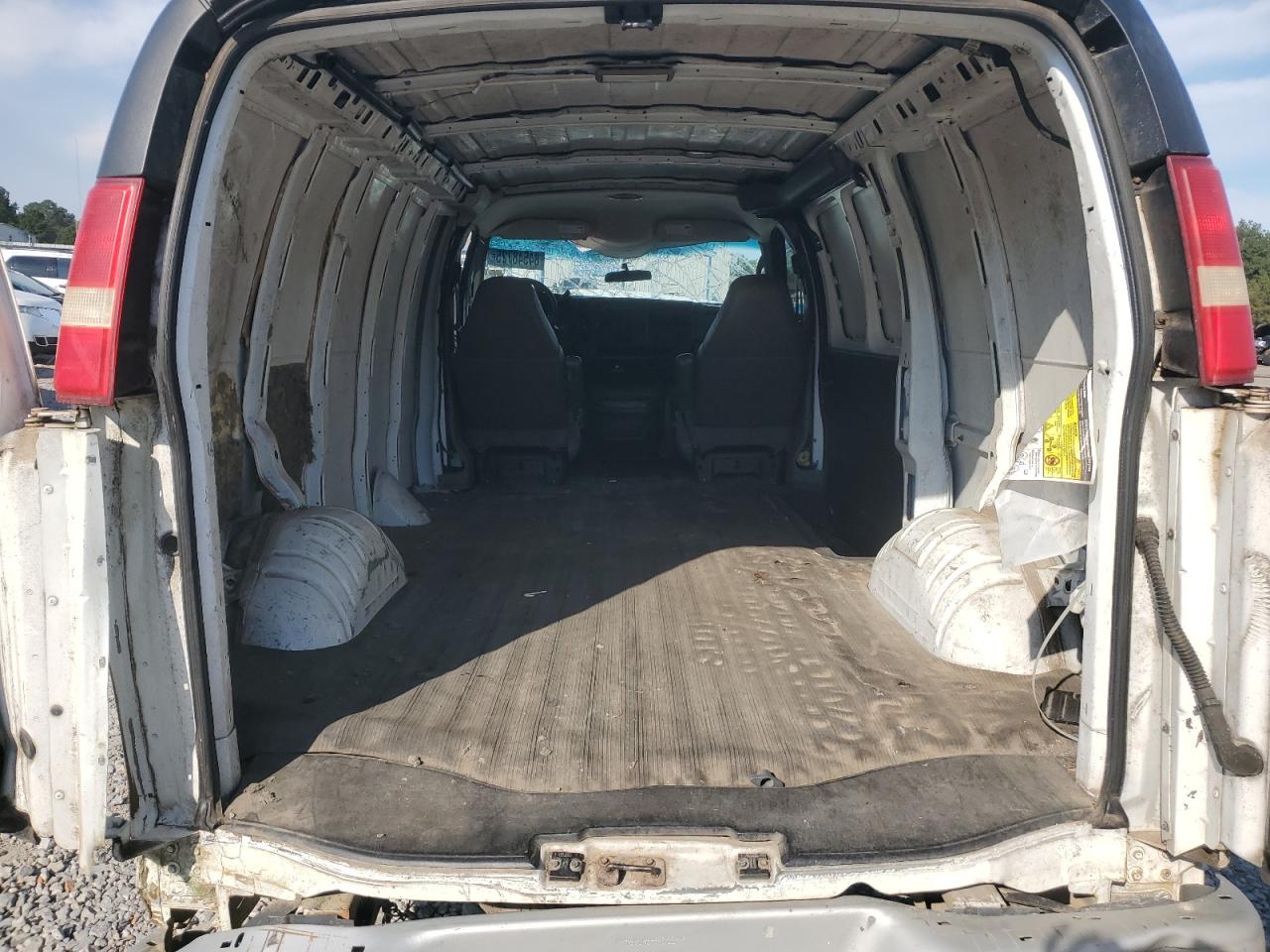 2006 Chevrolet Express G1500 VIN: 1GCFG15T261145400 Lot: 84548725