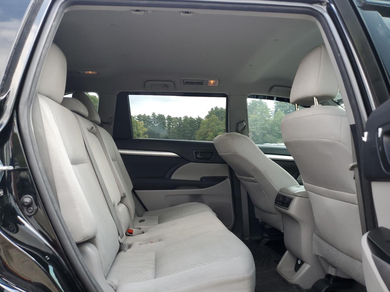 2014 Toyota Highlander Le VIN: 5TDBKRFHXES048078 Lot: 83825775