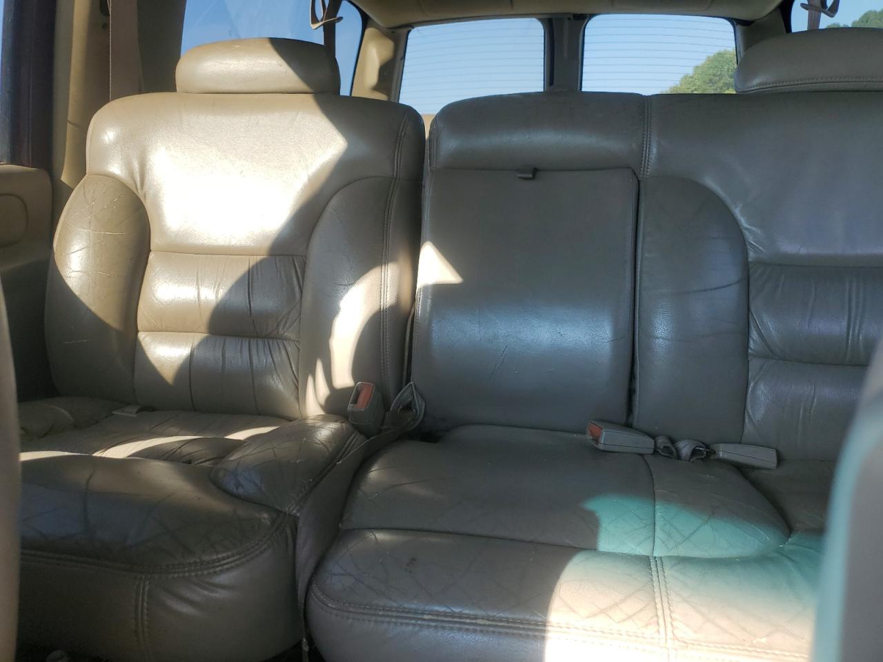 1998 Chevrolet Suburban K1500 VIN: 1GNFK16R6WJ370167 Lot: 81286735