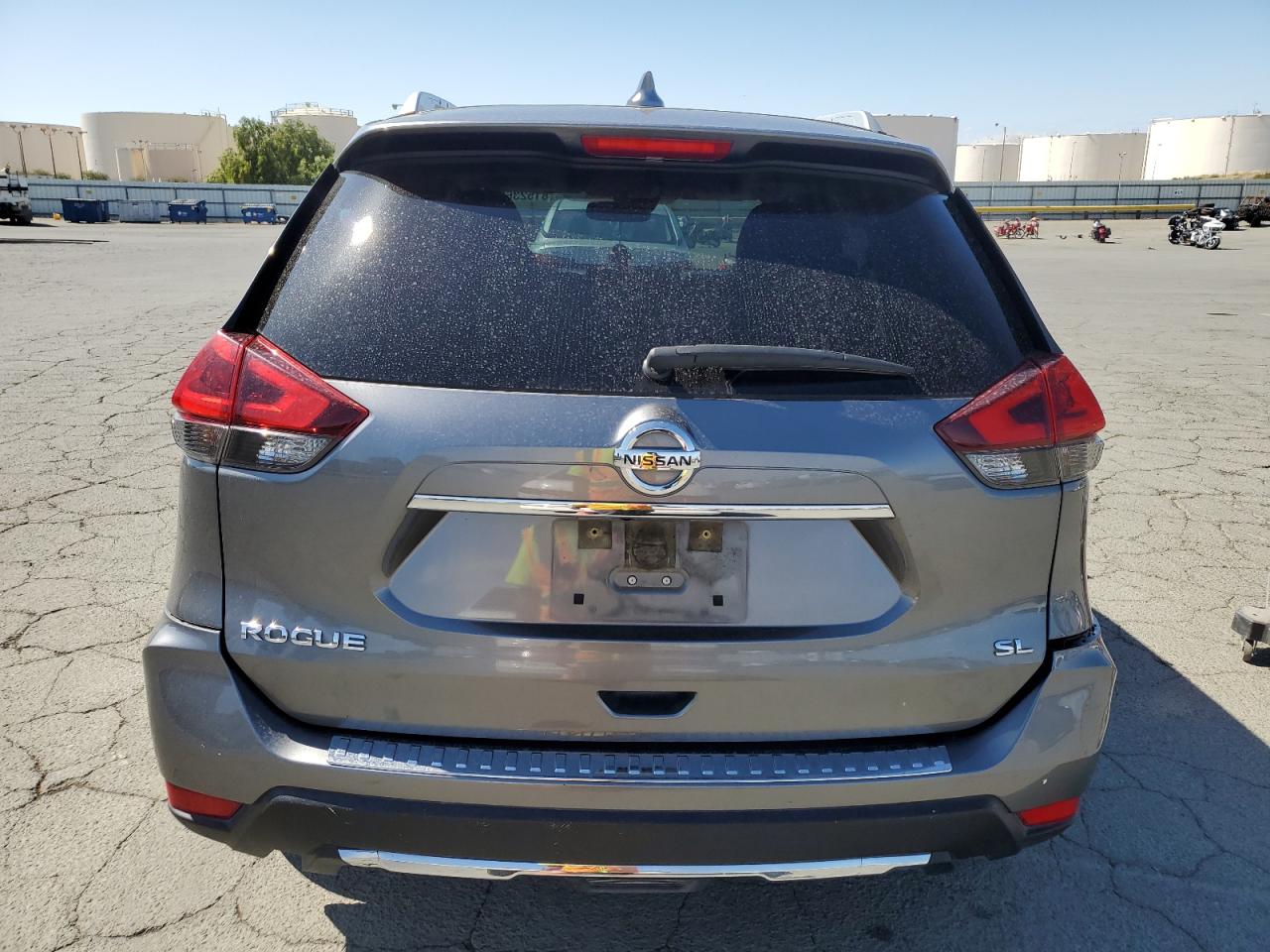 2018 Nissan Rogue S VIN: JN8AT2MT5JW492409 Lot: 81523625