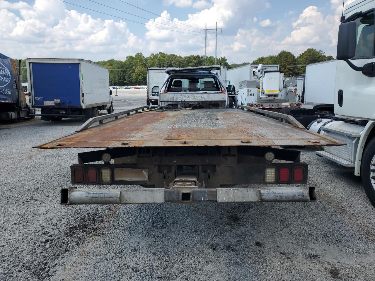 2022 Ford F550 Super Duty VIN: 1FDUF5GN7NDA28145 Lot: 81029055