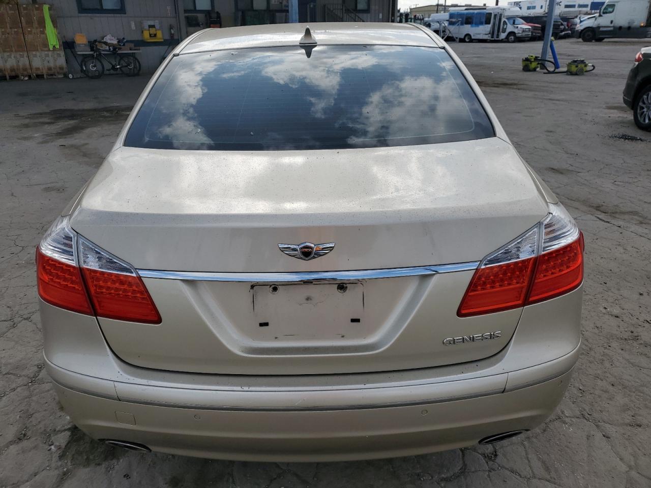 2009 Hyundai Genesis 3.8L VIN: KMHGC46E79U026404 Lot: 81954575