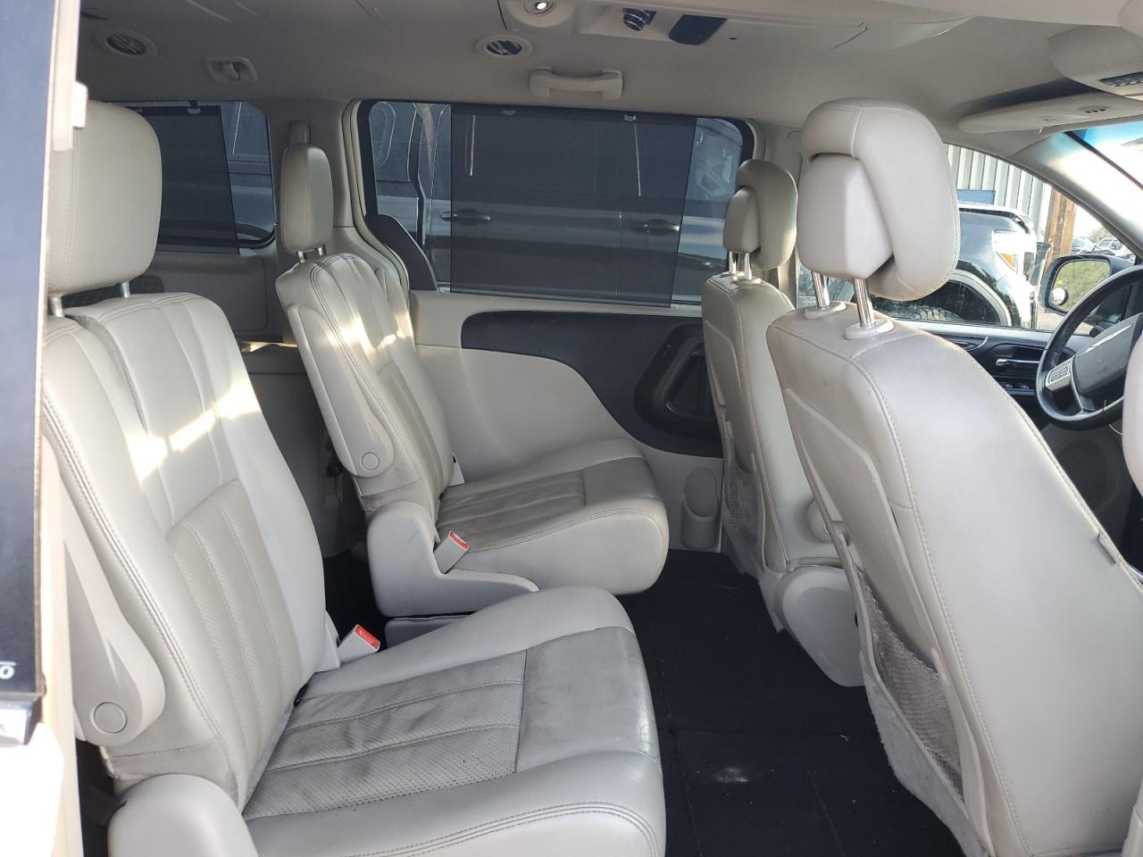 2011 Chrysler Town & Country Touring L VIN: 2A4RR8DG7BR796574 Lot: 81045375