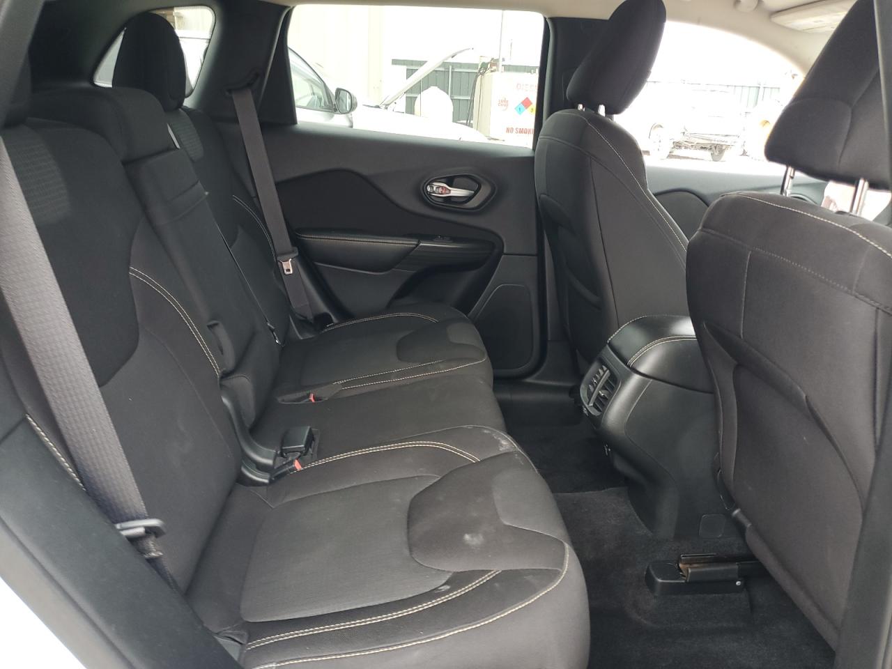 2015 Jeep Cherokee Latitude VIN: 1C4PJLCB1FW695315 Lot: 71223015