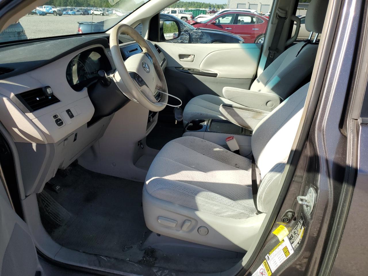 2011 Toyota Sienna Le VIN: 5TDKK3DC1BS141748 Lot: 81907885