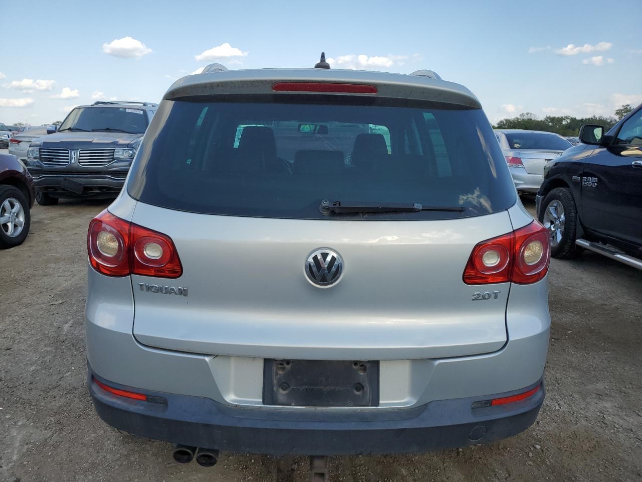 2011 Volkswagen Tiguan S VIN: WVGAV7AX9BW558662 Lot: 81022335