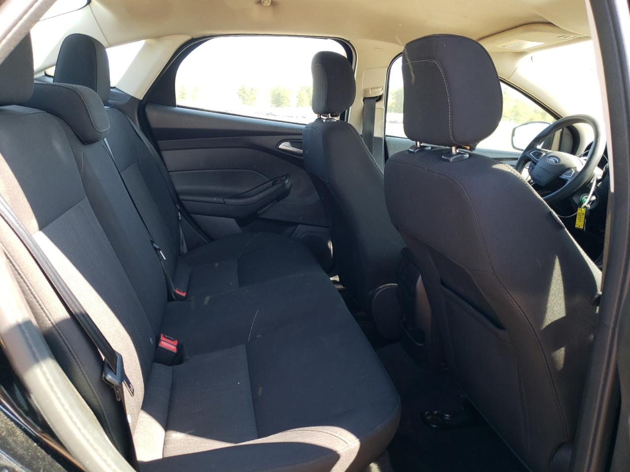2018 Ford Focus Se VIN: 1FADP3F23JL228197 Lot: 81262995