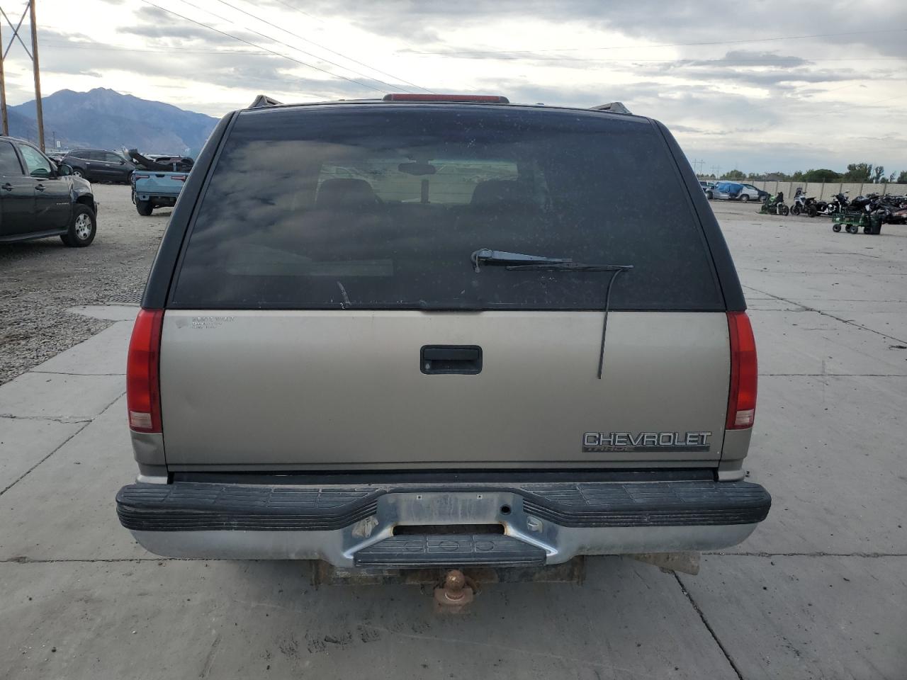 1999 Chevrolet Tahoe K1500 VIN: 1GNEK13R2XJ307813 Lot: 82113345