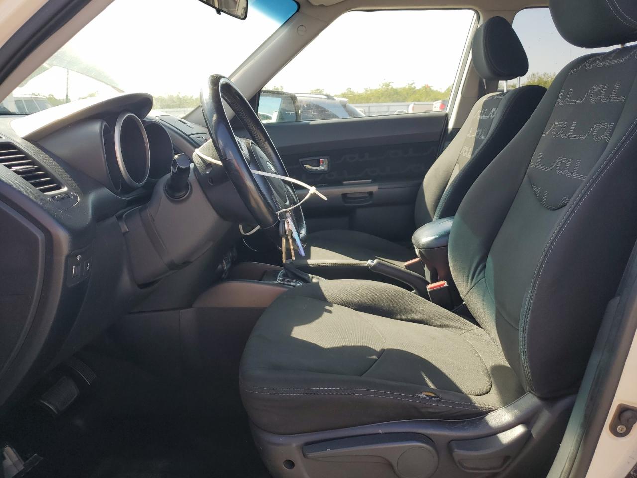 2013 Kia Soul + VIN: KNDJT2A61D7523695 Lot: 81912675