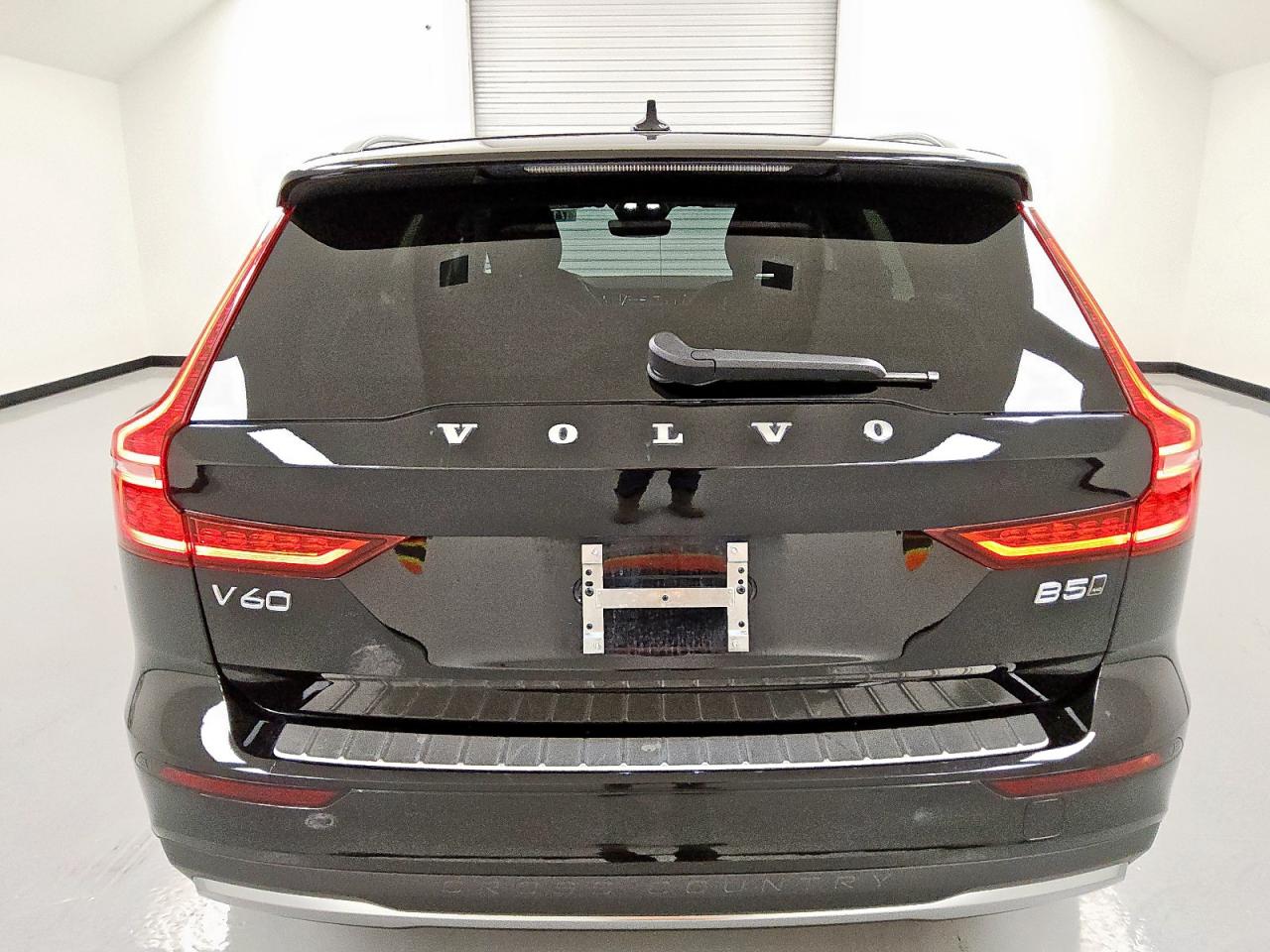 2025 Volvo V60 Cross Country Plus VIN: YV4L12WK4S2147151 Lot: 71982275