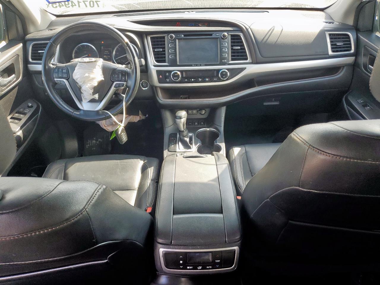 2018 Toyota Highlander Se VIN: 5TDJZRFH0JS882572 Lot: 70714945