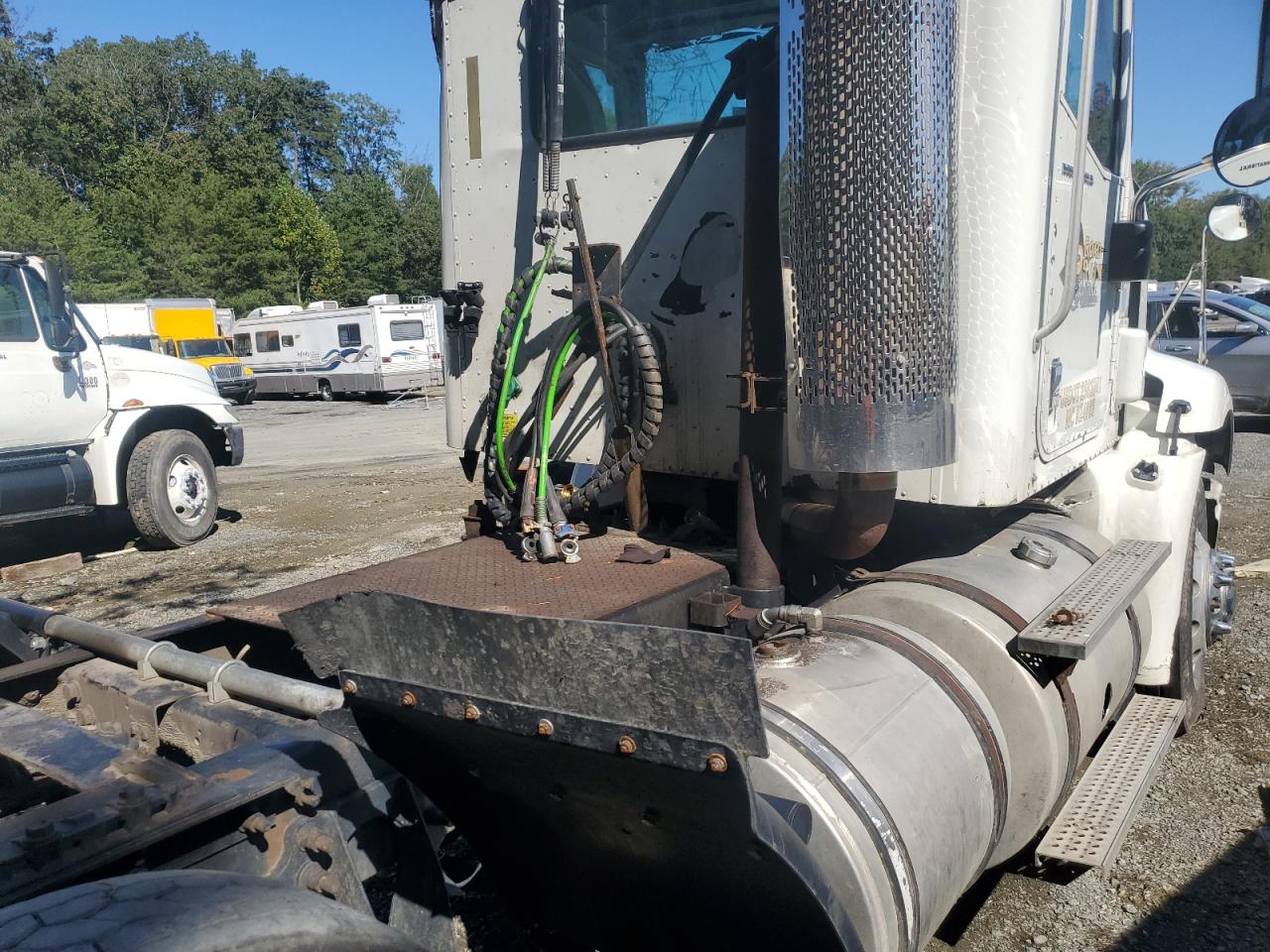 2007 International 9200I Semi Truck VIN: 2HSCESBR87C465898 Lot: 69828025