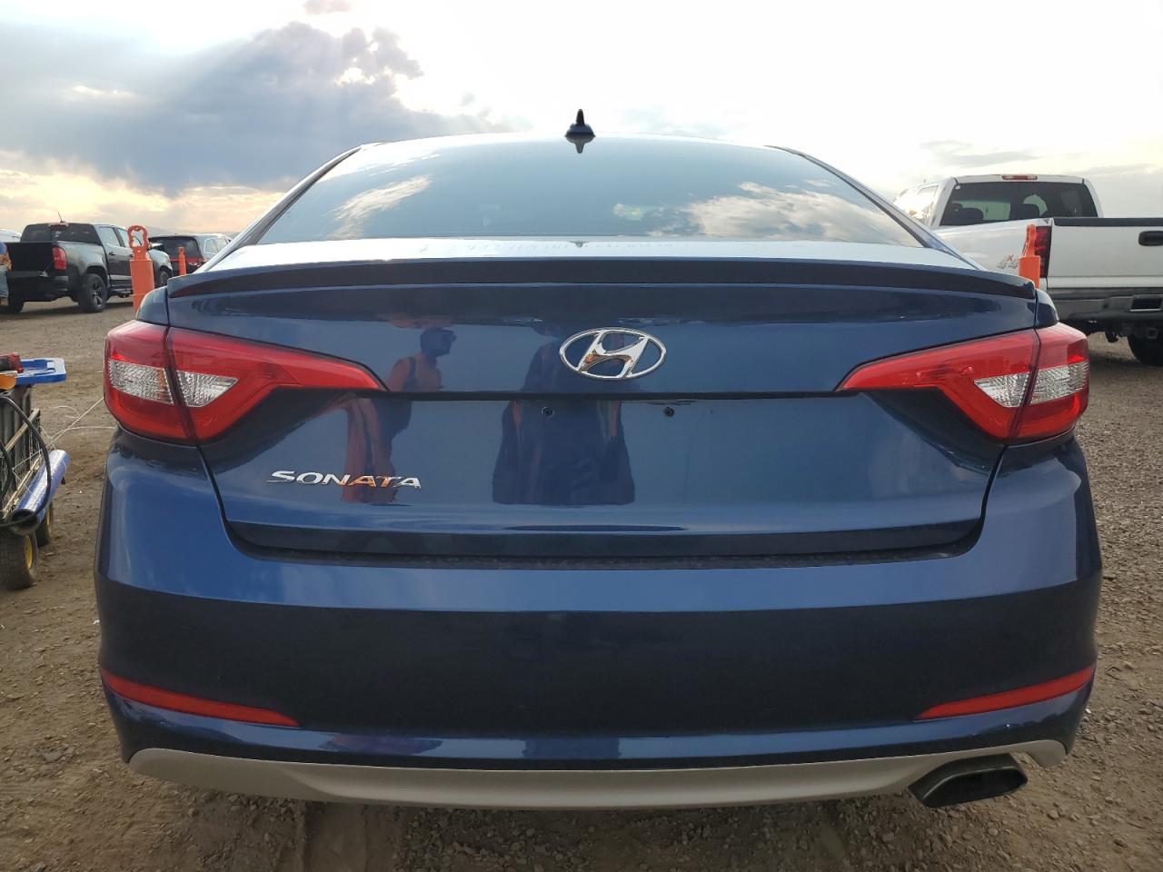 2017 Hyundai Sonata Se VIN: 5NPE24AF7HH557545 Lot: 71207205