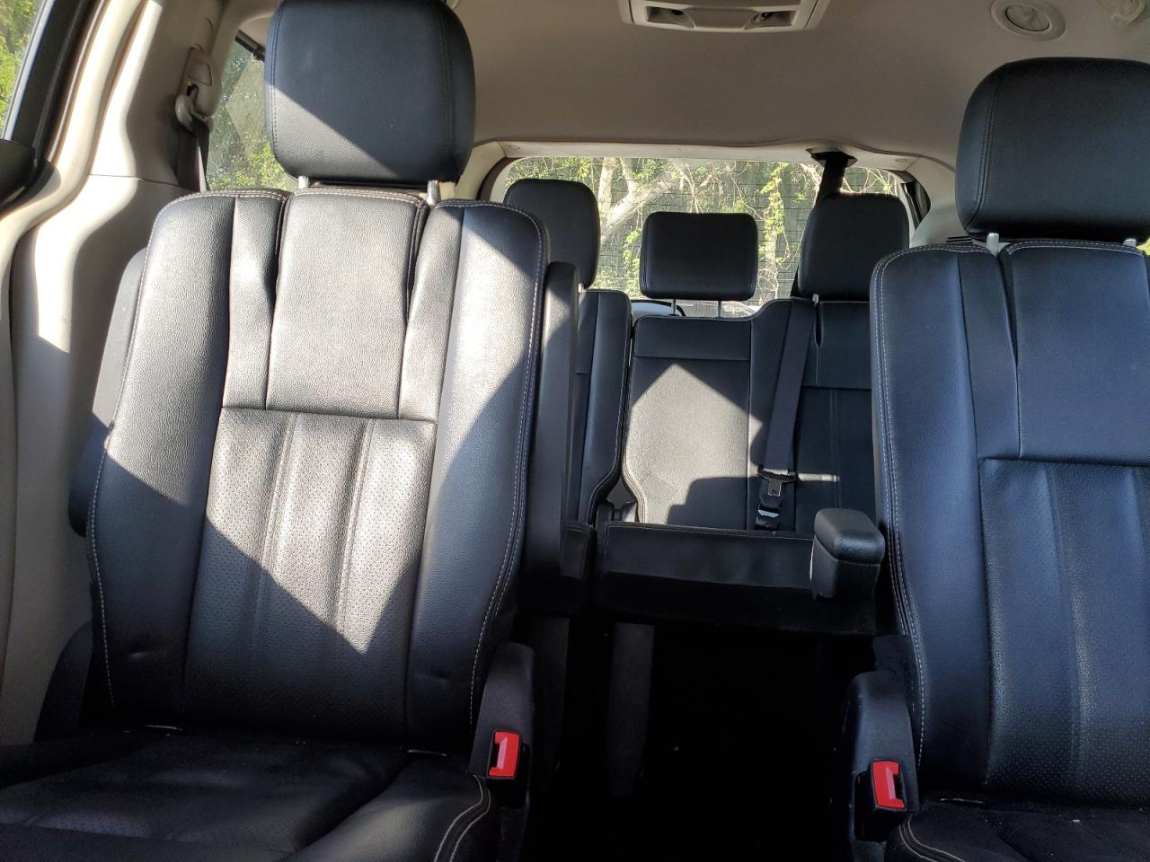 2016 Chrysler Town & Country Touring L VIN: 2C4RC1CGXGR126895 Lot: 71513695