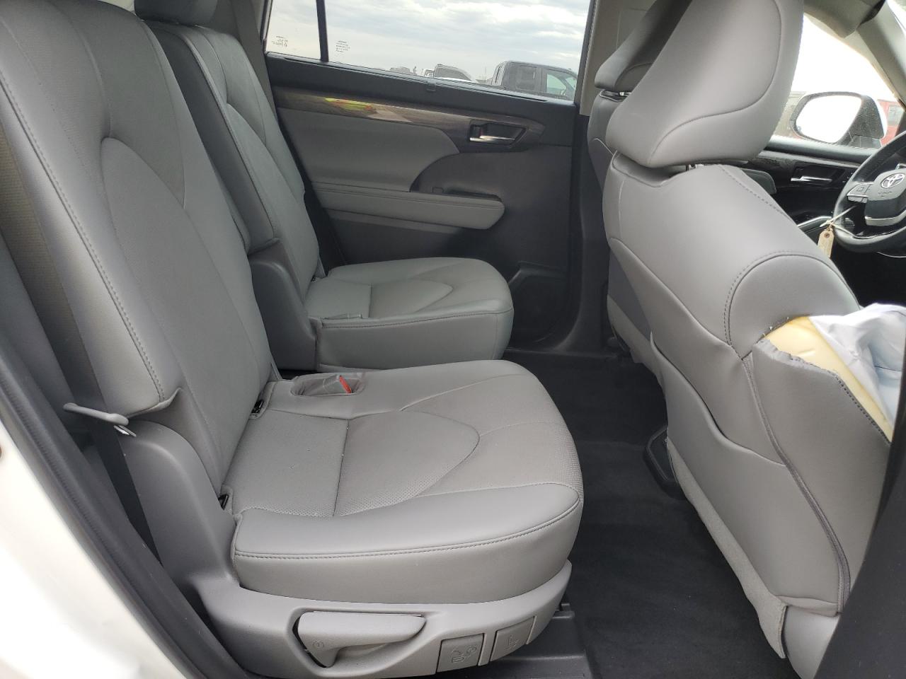 2022 Toyota Highlander Platinum VIN: 5TDFZRBH8NS226136 Lot: 85089425