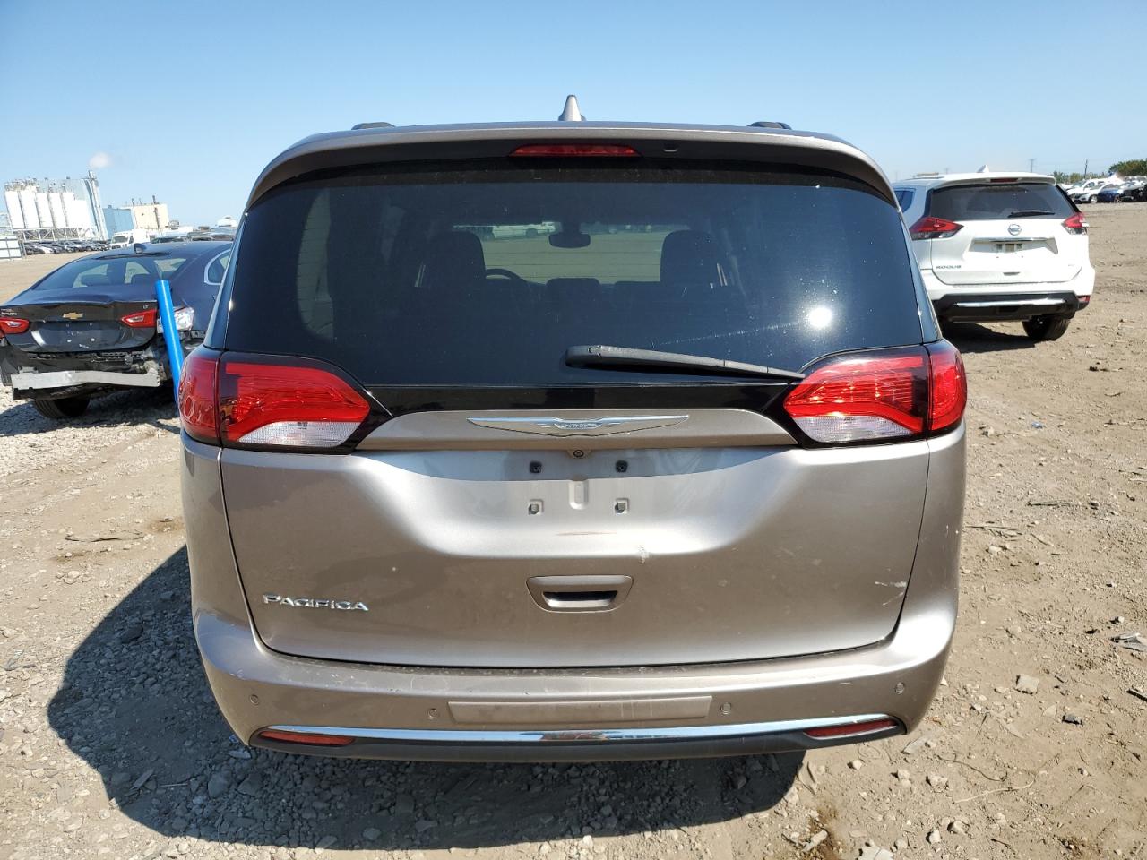 2017 Chrysler Pacifica Touring L VIN: 2C4RC1BG8HR705340 Lot: 71433955
