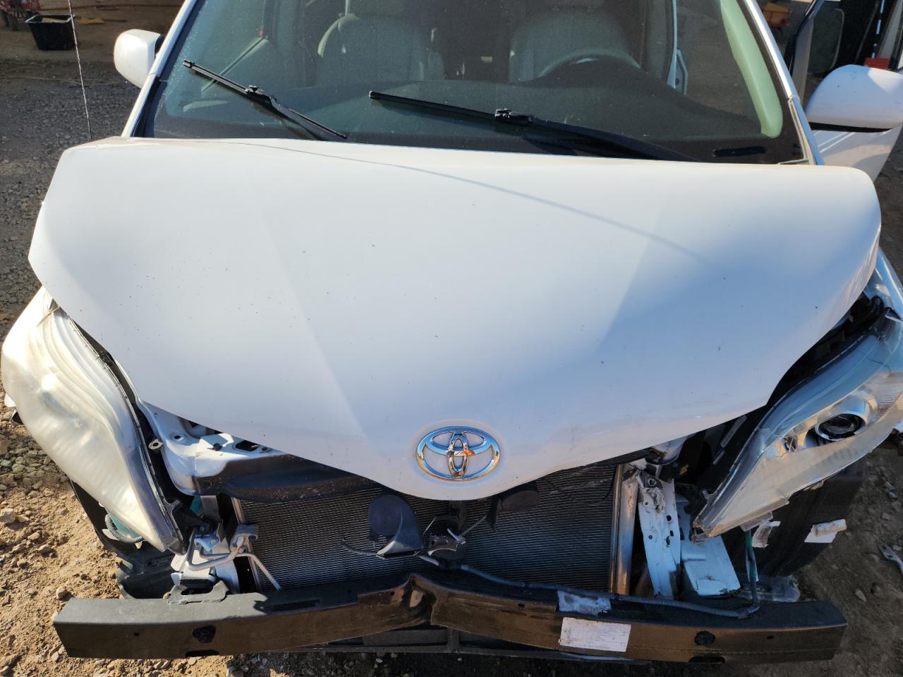 2012 Toyota Sienna Le VIN: 5TDKK3DC3CS180181 Lot: 84601985