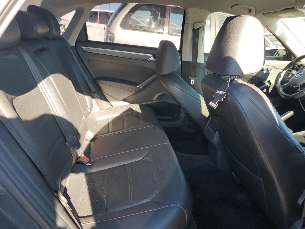 2017 Volkswagen Passat R-Line VIN: 1VWDT7A30HC005443 Lot: 71732875