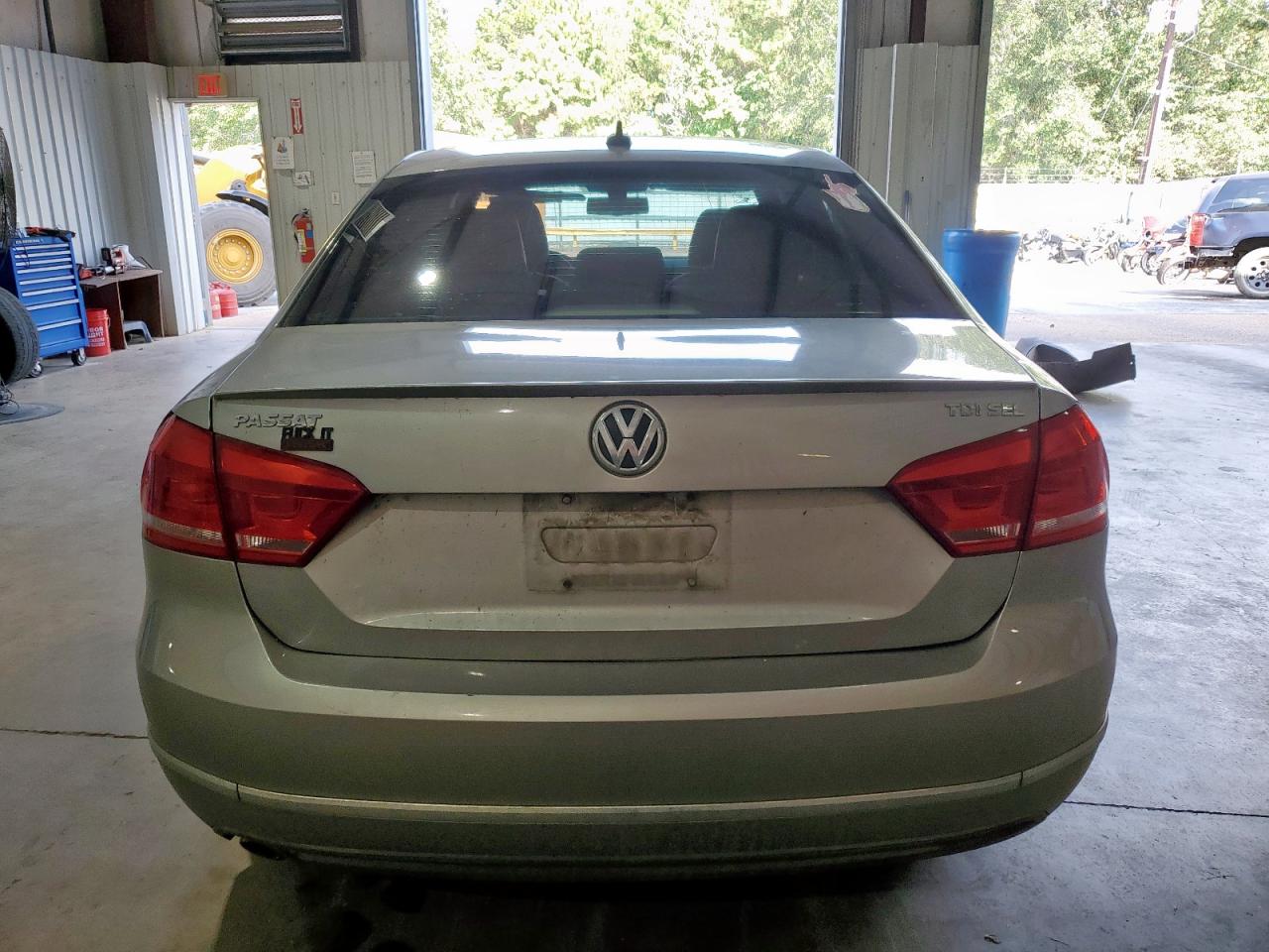 2014 Volkswagen Passat Sel VIN: 1VWCN7A38EC044735 Lot: 81896095