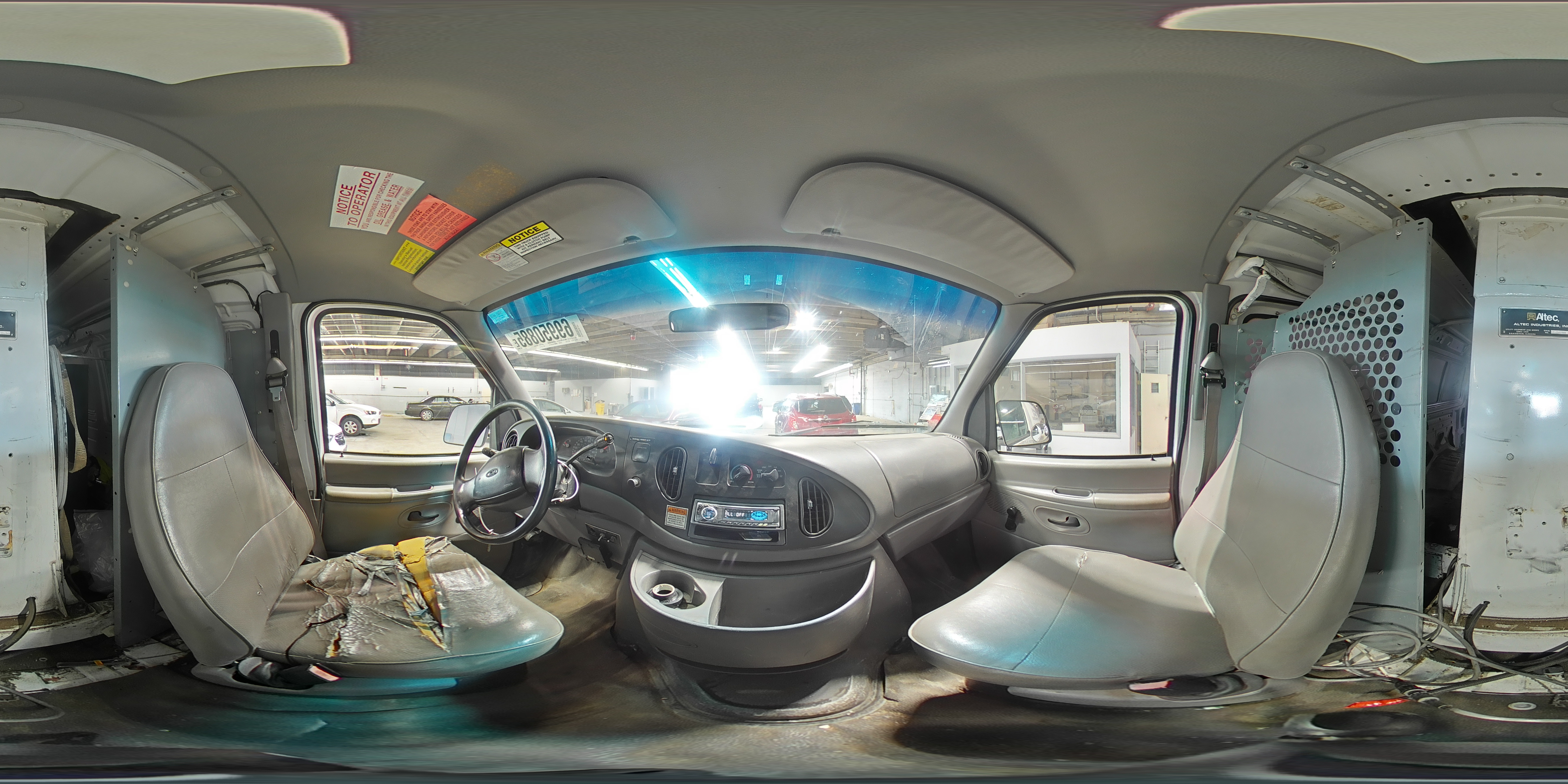 1999 Ford Econoline E350 Super Duty Van VIN: 1FTSE34L8XHA31718 Lot: 69950885