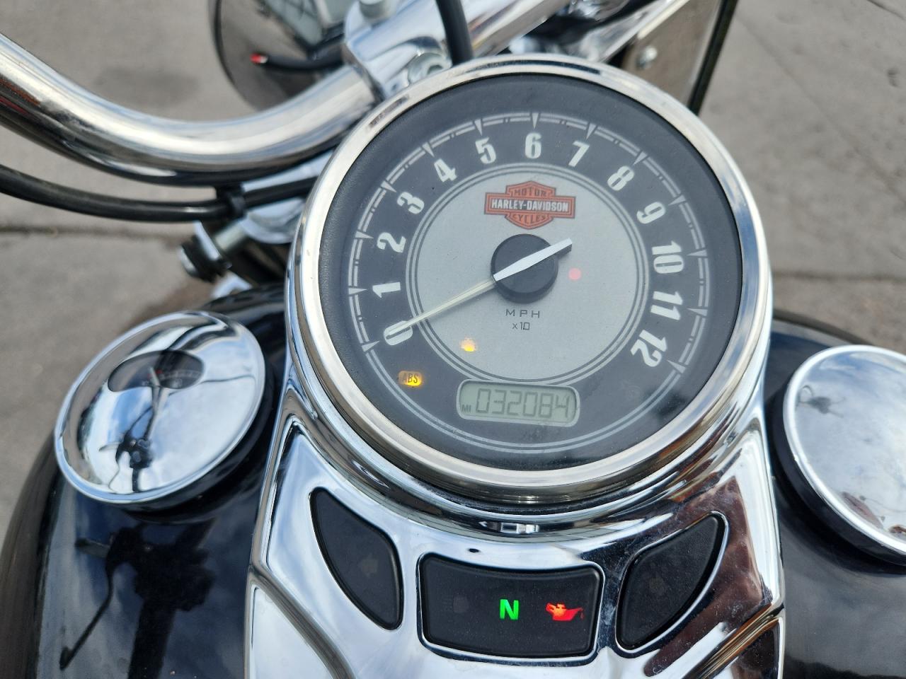 2017 Harley-Davidson Flstc Heritage Softail Classic VIN: 1HD1BWV11HB034112 Lot: 81468685