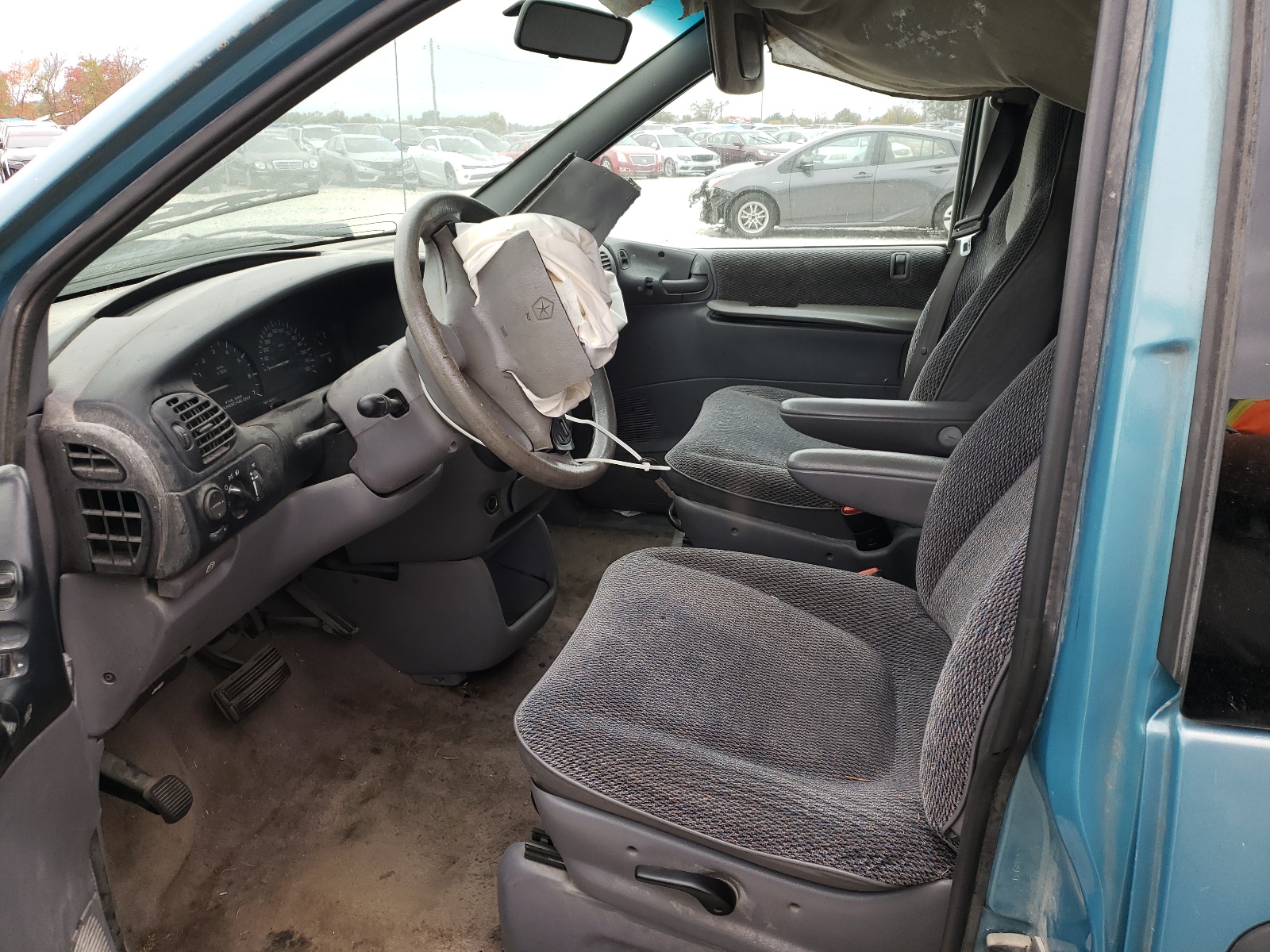 2B4GP44R6VR257166 1997 Dodge Grand Caravan Se