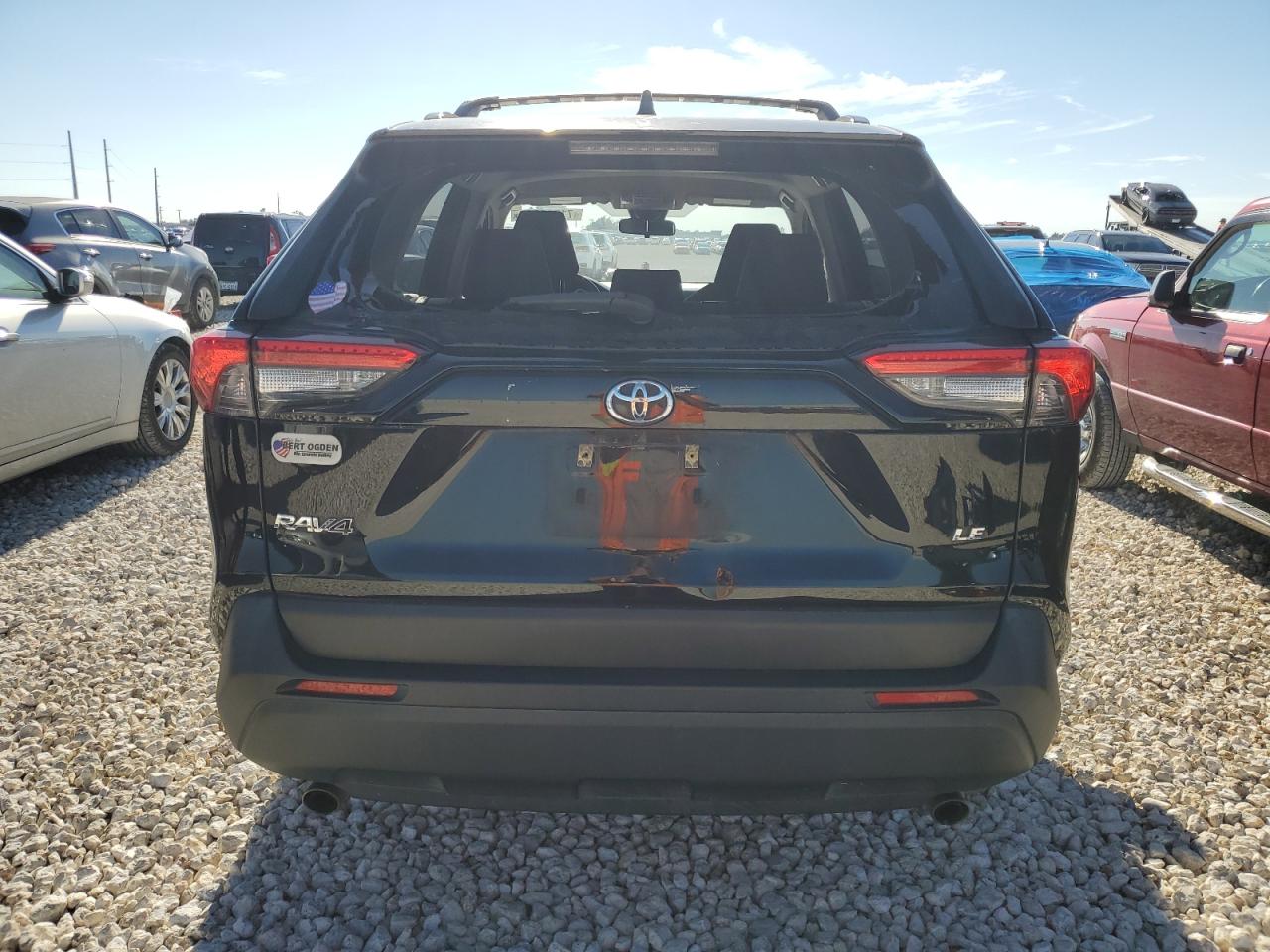 JTMH1RFV5KJ004811 2019 Toyota Rav4 Le