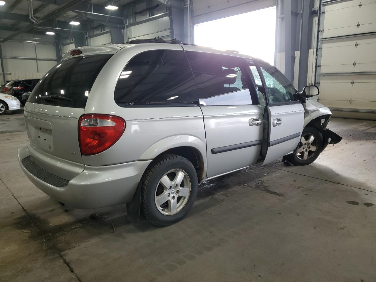 2005 Dodge Caravan Sxt VIN: 1D4GP45R15B144518 Lot: 60316984