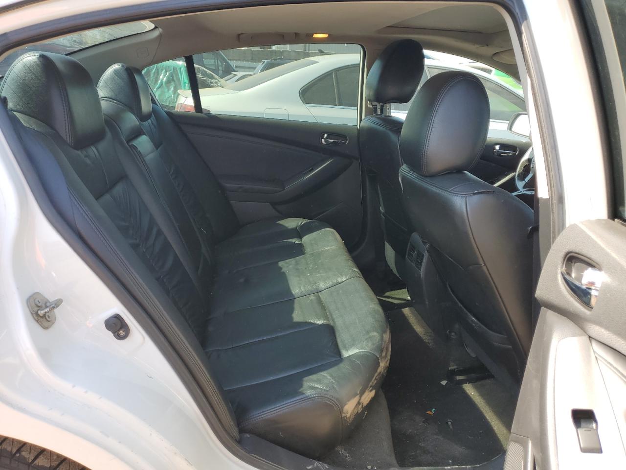 2012 Nissan Altima - Image 10