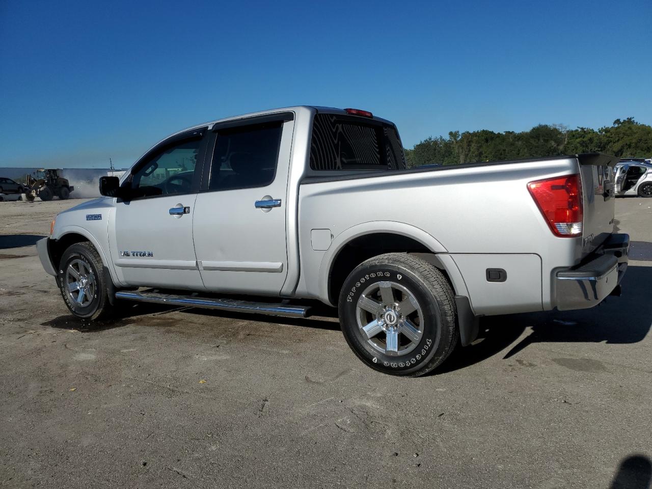2015 Nissan Titan - Image 2