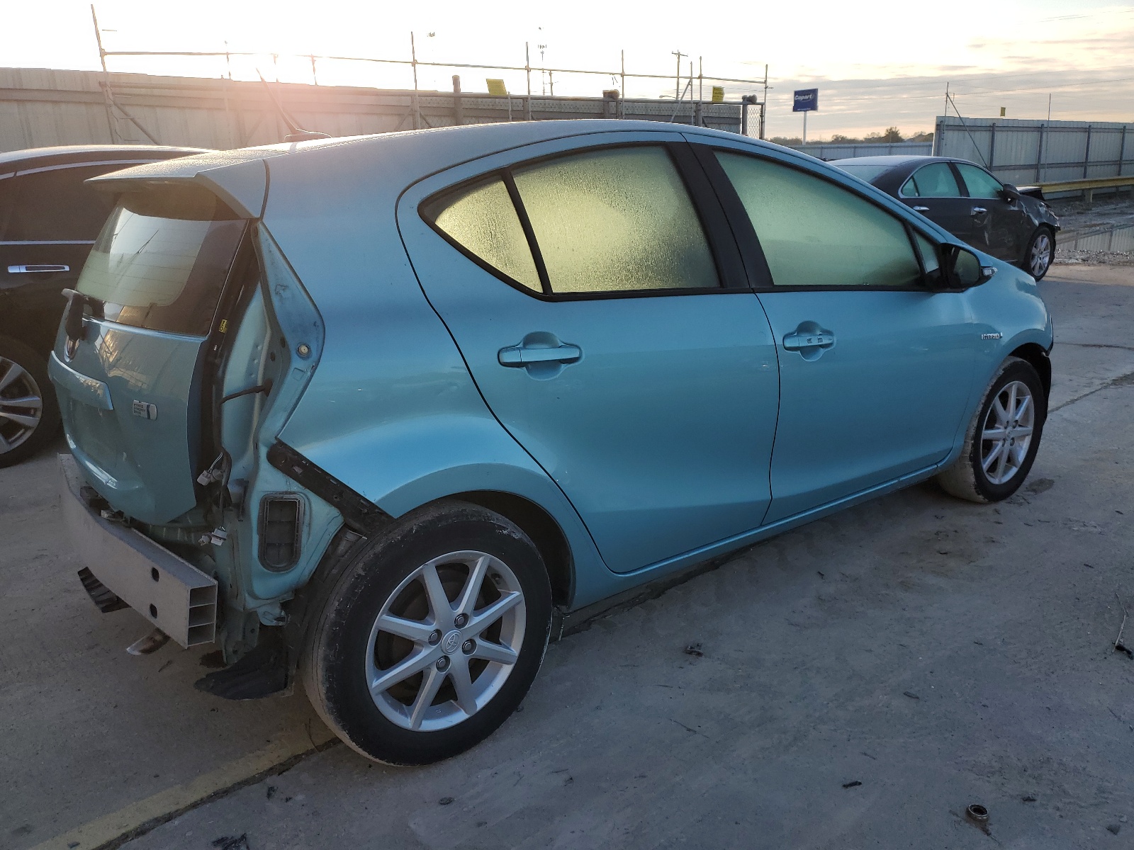 2012 Toyota Prius C vin: JTDKDTB36C1020225