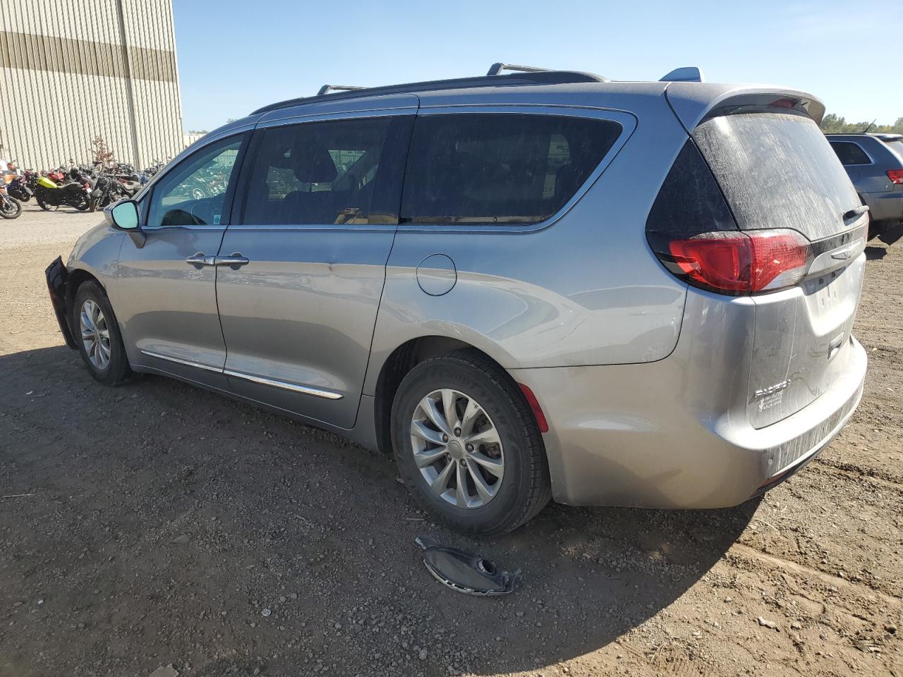 2C4RC1BG9HR539720 2017 CHRYSLER PACIFICA - Image 2